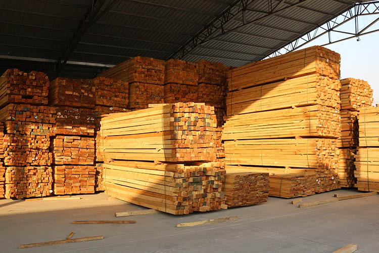 木材加工厂辐射松精品建筑木方长期供应-耐磨耐腐蚀进口木材加工整车